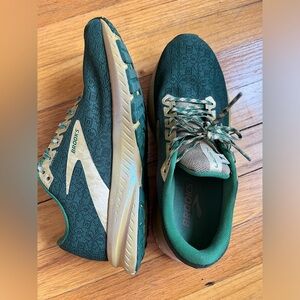 Brooks Launch 7 women’s sneakers size 8